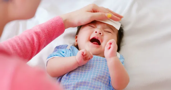 تب در نوزادان؛ نکاتی برای کمک به والدین