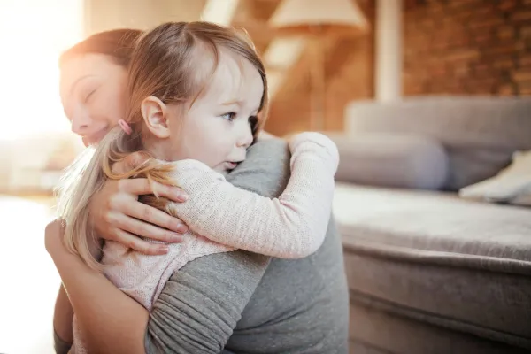 وابستگی شدید عاطفی در کودکان؛ تأثیر آن بر روی رشد کودکان، راهکارهای کاهش وابستگی